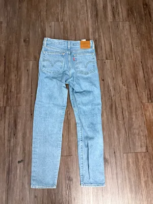 Levi’s Wedgie Light Wash Button Fly Straight Leg Jeans Size 25 EUC thumbnail 6