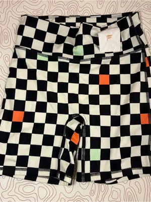 Fabletics Motion365 Checkered 6” Biker Shorts Size Small thumbnail 3