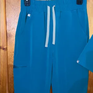 Blue Scrub Set with Jogger Pants blue fig scrubs size small/XS Zamora/caterina thumbnail 9