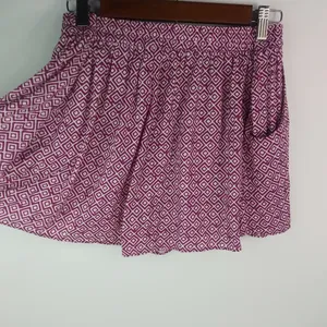 Old Navy M Cranberry White Diamonds Running Shorts thumbnail 3