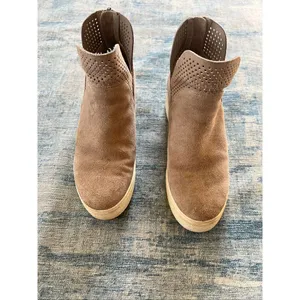 Steve Madden Beige Winni Suede Wedge Sneakers Size 8 thumbnail 3