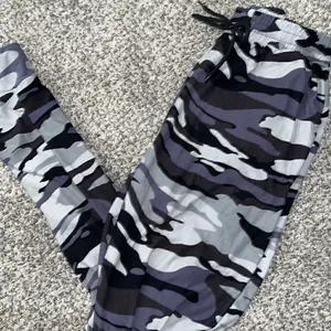 Gray camoflauge pants thumbnail 2