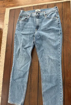 Abercrombie High Rise Straight Leg Jeans Size 32 Women’s Denim Medium Wash thumbnail 1