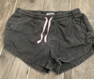 Shorts thumbnail 1
