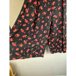 NWT Maeve Anthropologie Black Red Floral Wide Leg Pleated Culottes Pants Small thumbnail 3