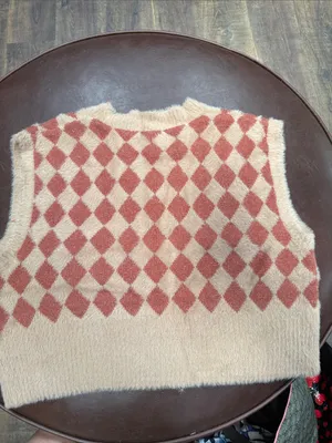 Sincerely Jules Blush and Rust Argyle V-Neck Sweater Vest thumbnail 2