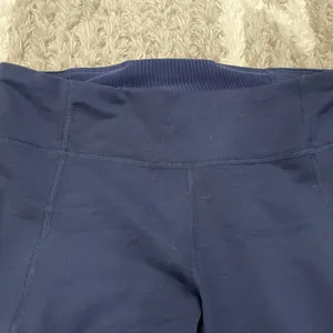 Under Armour Mirror Color Block Navy Tonal Capri Leggings XS/ S thumbnail 2
