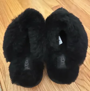 UGG Slippers thumbnail 2