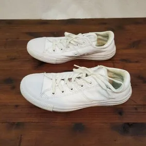 Converse Womens Shoes Size 6 White Leather Chuck Taylors Lace-Up Low Top thumbnail 2