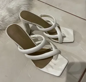 White Heels 7.5 thumbnail 3