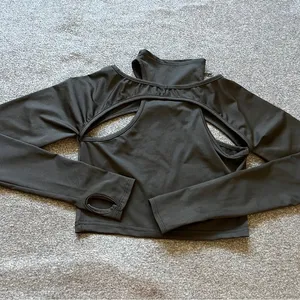 K-POP Inspired Black Cutout Crop Top – Long Sleeve, High Neck – Size XS‎ thumbnail 3