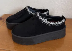 KEEN Women's Black Suede Platform Mule Clogs Slip-On Embroidered Trim Sz 8.5 thumbnail 1