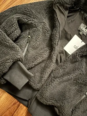 🖤 Alo Faux Fur Foxy Jacket – Black (Size M) thumbnail 9
