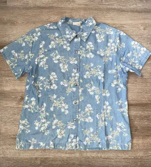 Classic Elements | blue floral button down shirt size medium thumbnail 1