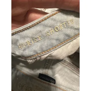 American Eagle‎ Hi-Rise Shortie Distressed Denim Shorts Light Wash Blue Size 2 thumbnail 5