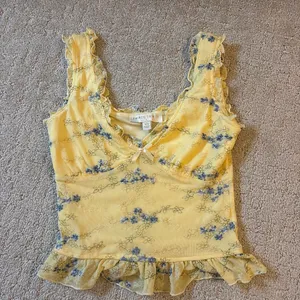 Yellow floral top Size XS thumbnail 1