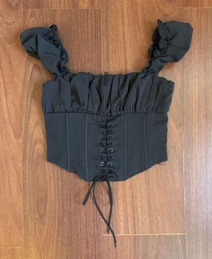 Princess Polly black top size 2 thumbnail 1