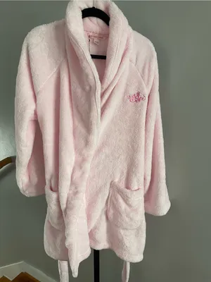 NWT Victoria's Secret Soft Plush Light Pink Robe Size Medium/Large thumbnail 2