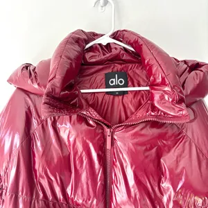 Alo Yoga Stunner Puffer Jacket Cranberry Red Winter Insulated Glossy Oversized thumbnail 8