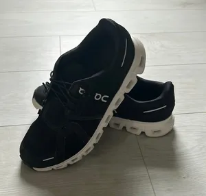 On Cloud Running Shoes thumbnail 1