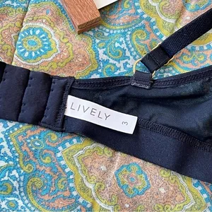 Lively Black Mesh‎ Trim Triangle Bralette Wireless Adjustable Straps Size 3 EUC Size M thumbnail 5