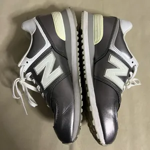 New Balance Women’s 574 V2 Metallic Leather Sneaker • WL574LD2 • Size 9 thumbnail 1