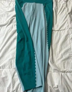 Aerie cropped length leggings scallop design thumbnail 3