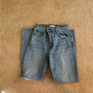 Abercrombie & Fitch 90s Straight Ultra High Rise Light Blue Jeans thumbnail 7
