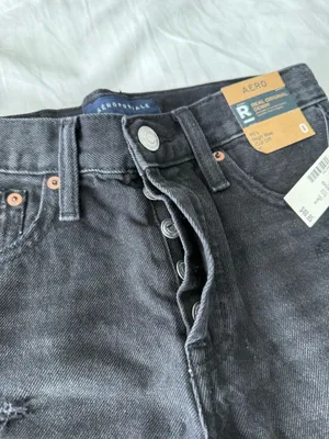 Black 90’s High Rise Cut Off Denim Shorts thumbnail 4