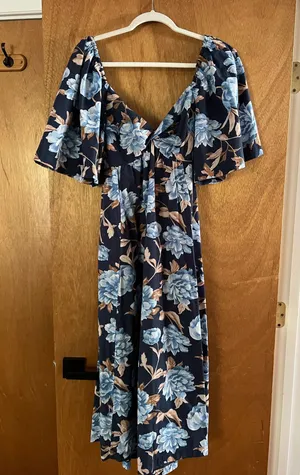 Abercrombie and fitch floral flowy dress (tall size!) thumbnail 1