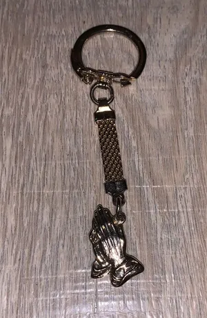 Gold Christian prayer hands praying hands key ring thumbnail 1