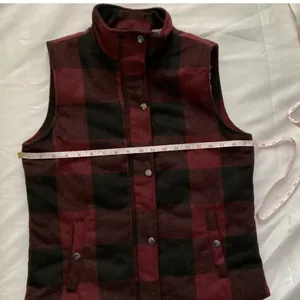 Thread and Supply Plaid‎ Vest Sherpa lined Womens Size Small Red and Black EUC thumbnail 6