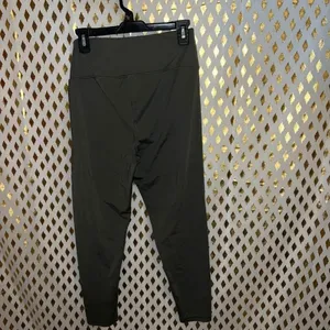 American Eagle lightweight everyday leggings buttery green size XL thumbnail 3