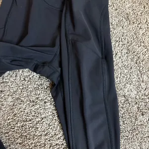 Athleta Ultimate Stash Pocket Capri leggings Black size small thumbnail 4