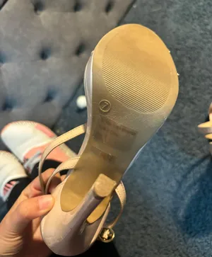 Nude heels thumbnail 3