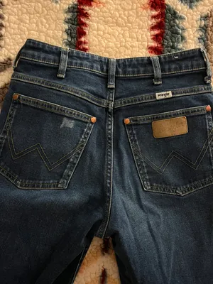 Wrangler High Waisted Straight Jeans thumbnail 2