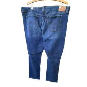 Levi’s 414 relaxed straight women’s size W33 L 32. thumbnail 2