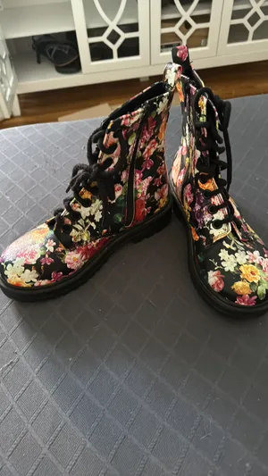 Floral Combat Boots Women’s 8.5 thumbnail 2