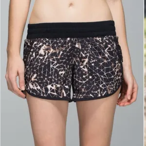 LIKE NEW LULULEMON RARE black peach and white shorts thumbnail 3