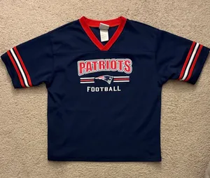 Vintage NFL New England Patriots Football Short Sleeve Tee Women’s Size Large thumbnail 1