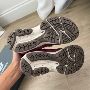 New Balance Women's 2002R Sneaker In Burgundy Size 6.5 thumbnail 7