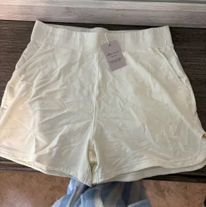 Peter Millar women’s shorts  thumbnail 1