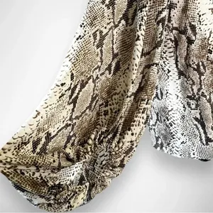 VICI‎ Women's Snake Print V Neck Balloon Sleeve Top Large | EUC thumbnail 7