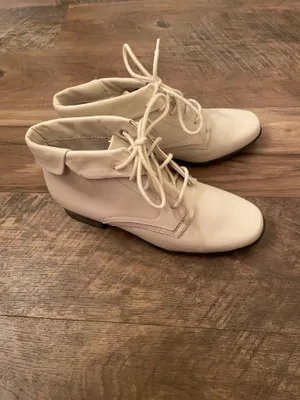 St. John’s Bay Womens Size 5M Winter White Leather Lace Up Ankle Booties Shoes thumbnail 3