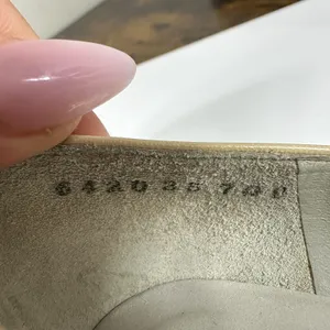 Yves Saint Laurent Pumps Womens 35 US 5 Beige Leather Kitten Heel Closed Toe thumbnail 14