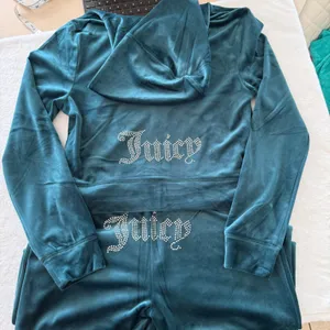 New Juicy Couture Sea Velour tracksuit Set with Rhinestones size medium thumbnail 1