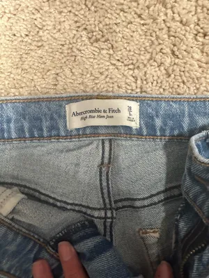 Abercrombie Mom High-Rise Jeans thumbnail 3