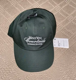 Lululemon hat  thumbnail 1