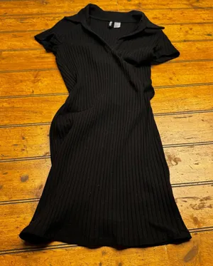HM Divided Womens‎ Black Ribbed Knit Polo Mini Dress Short Sleeve V-Neck Size M thumbnail 1