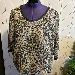 Chloe K Womens Large Sheer High low Gray Print Oversized Top Shirt Blouse thumbnail 8